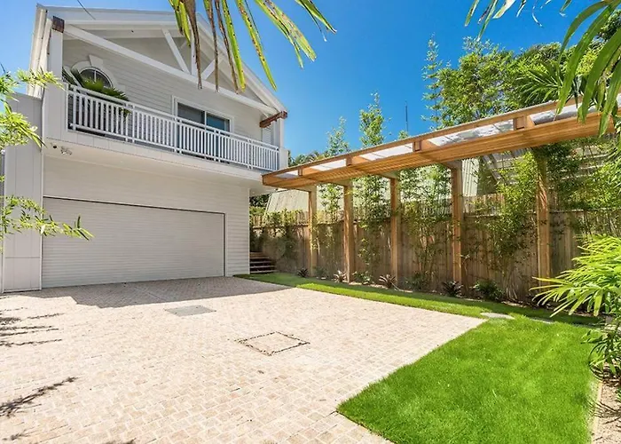 Fuller Holidays - Belongil Sunset - Giaour Street, Belongil Beach Byron Bay